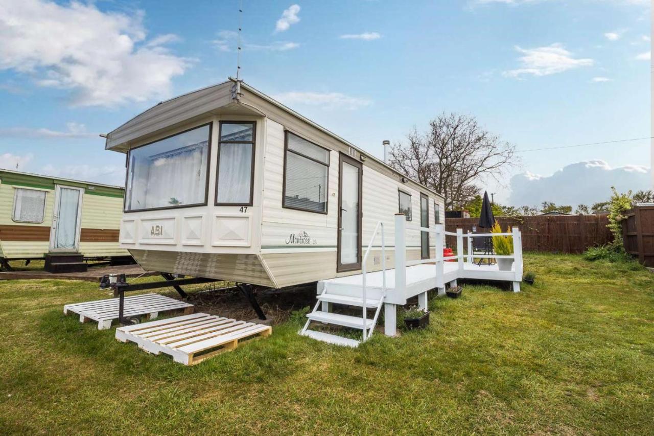 Hemsby Static Caravan In Norfolk Quiet Site Great Location Hotel Exterior photo